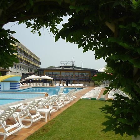 Hotel Marina Uno Линяно Сабиадоро Екстериор снимка