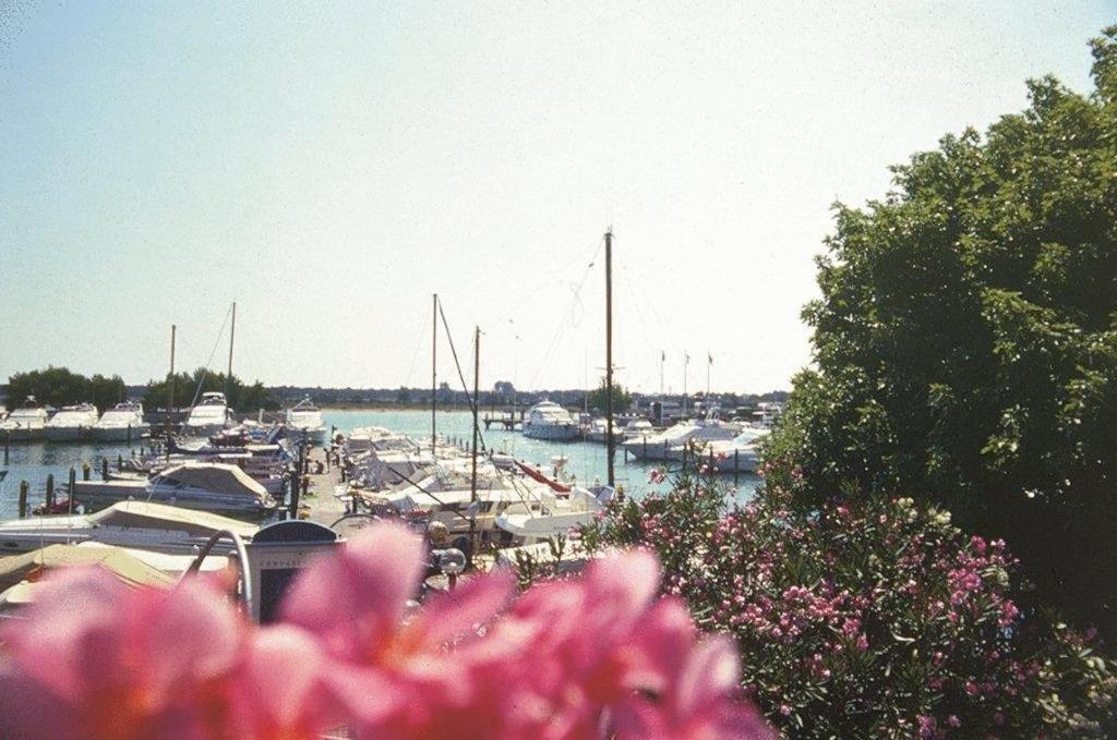 Hotel Marina Uno Линяно Сабиадоро Екстериор снимка