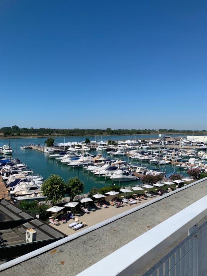 Hotel Marina Uno Линяно Сабиадоро Екстериор снимка