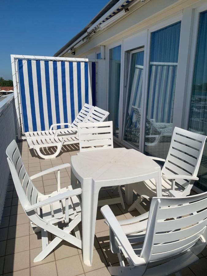 Hotel Marina Uno Линяно Сабиадоро Екстериор снимка