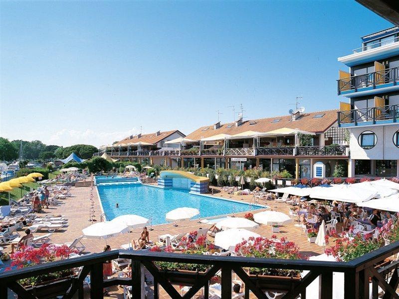 Hotel Marina Uno Линяно Сабиадоро Екстериор снимка
